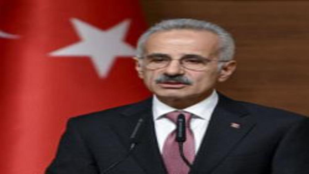 Bakan Uraloğlu: Türk sahipli 2 gemi Hürmüz Boğazı’ndan geçti