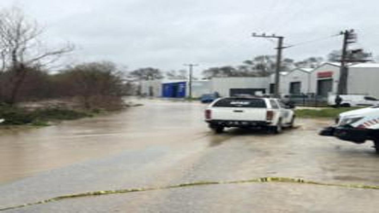 Bursa'yı sağanak vurdu! Dereler taştı, ev ve araçlar sular altında kaldı