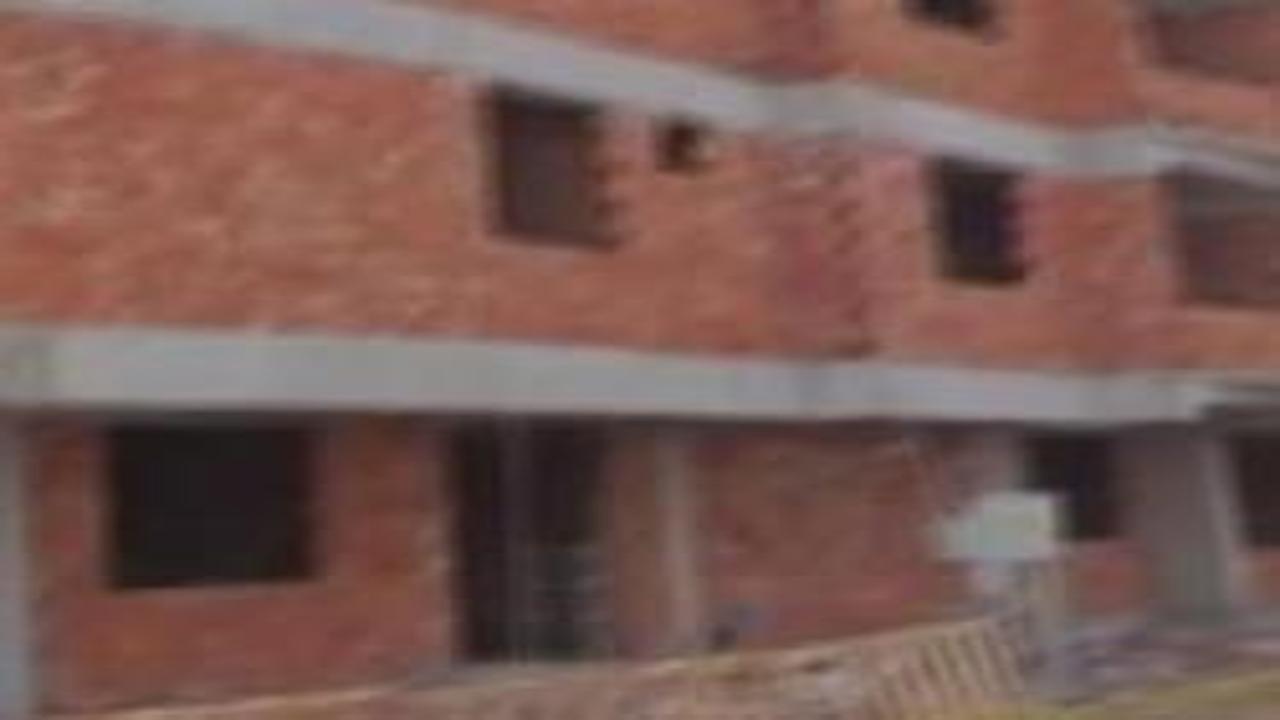 Çalıştığı inşaatın çatısından düşüp öldü