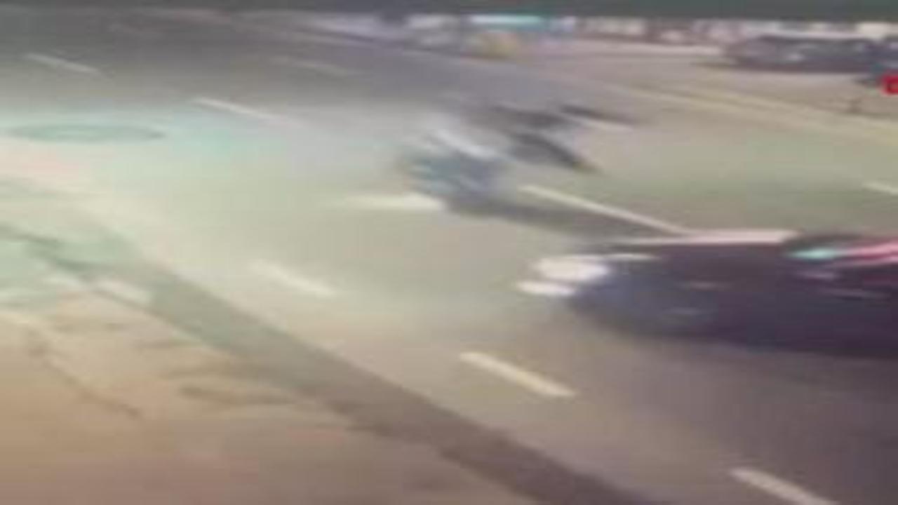 Dikkatsizlik 2 genci hayattan kopardı korkunç kaza anı kamerada