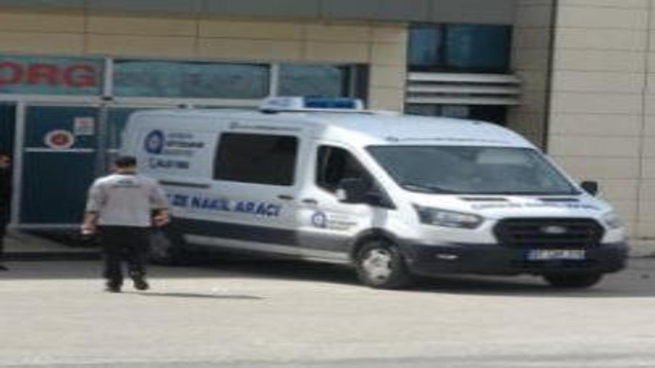 Ekmek almak için çıkmıştı! Çöp kamyonunun altında kaldı