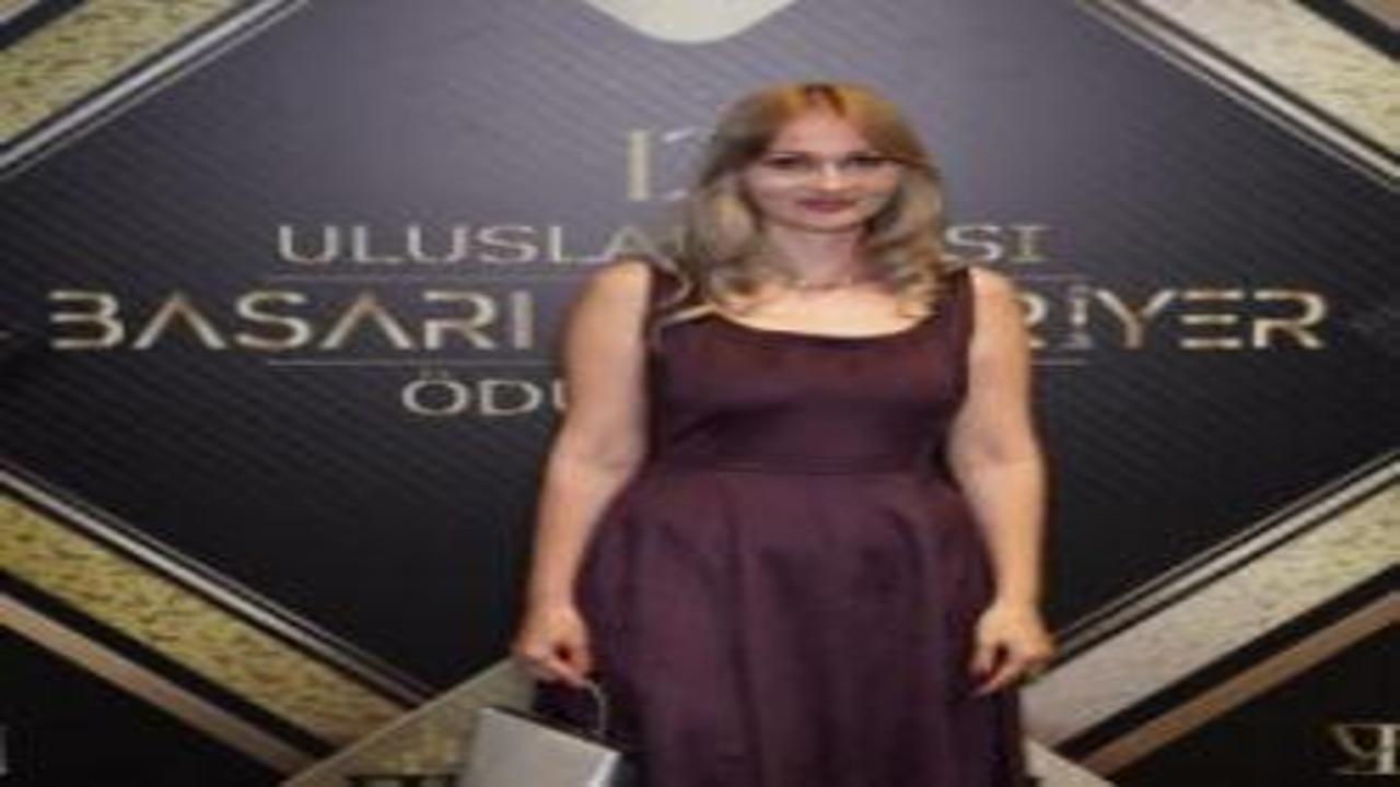 Dijital eğitimin yıldızı Elif Öğretmen'e büyük ödül!