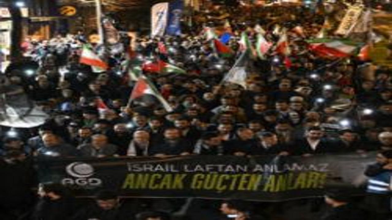 Fatih'te AGD'den yükselen ses: Meydanlarda toplanmak imani vazifemizdir