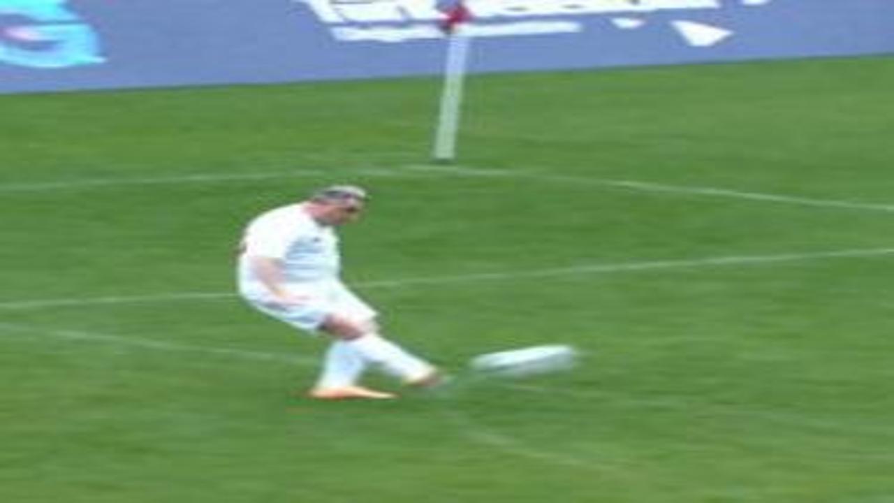 Gençlik ve Spor Bakanı Osman Aşkın Bak'ın golü