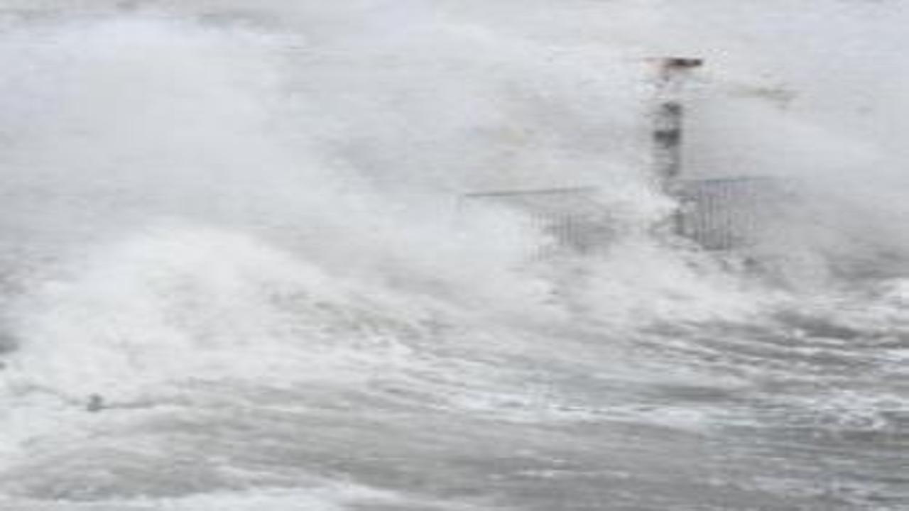 Gökçeada ve Bozcaada feribot seferlerine fırtına engeli