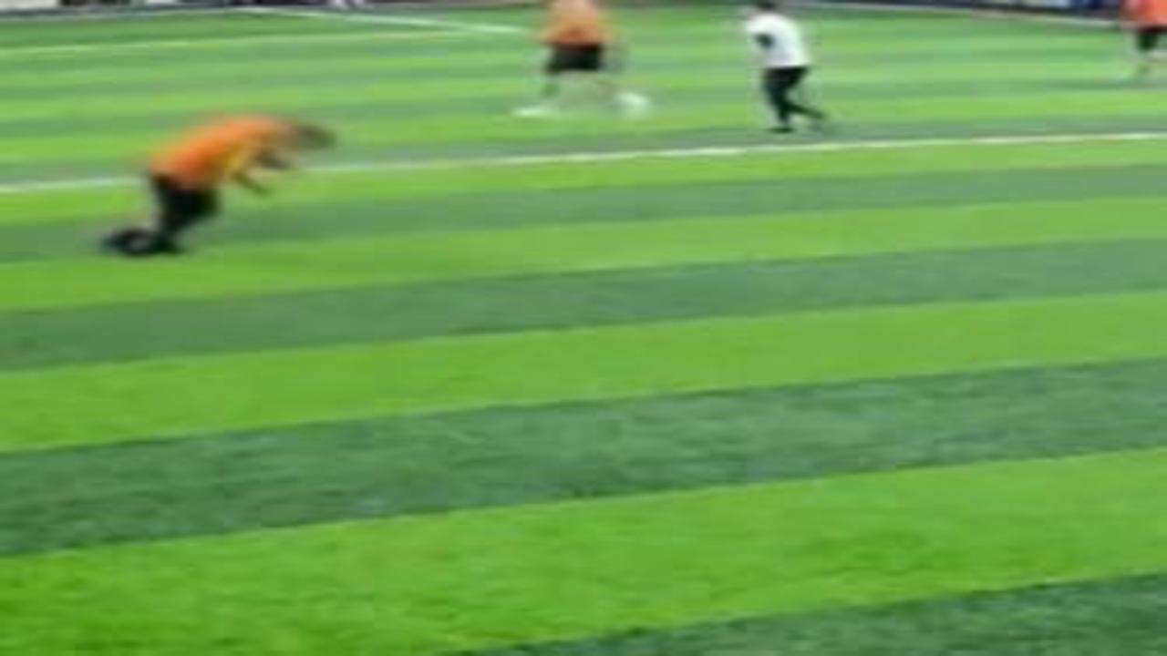 Halı sahada fenalaşan kişinin yaşamını yitirdiği olayın görüntüleri ortaya çıktı