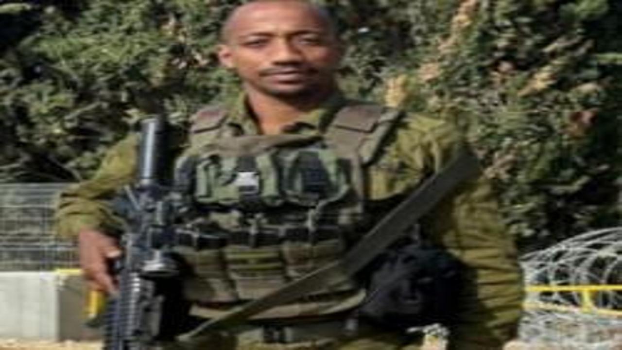 İsrail kaptanından katliam mesaisi! Silah ateşlerken görüntülendi