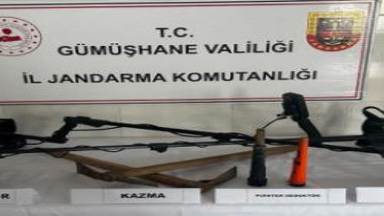 Gümüşhane’de define avcılarına jandarma darbesi: Suçüstü yakalandılar!