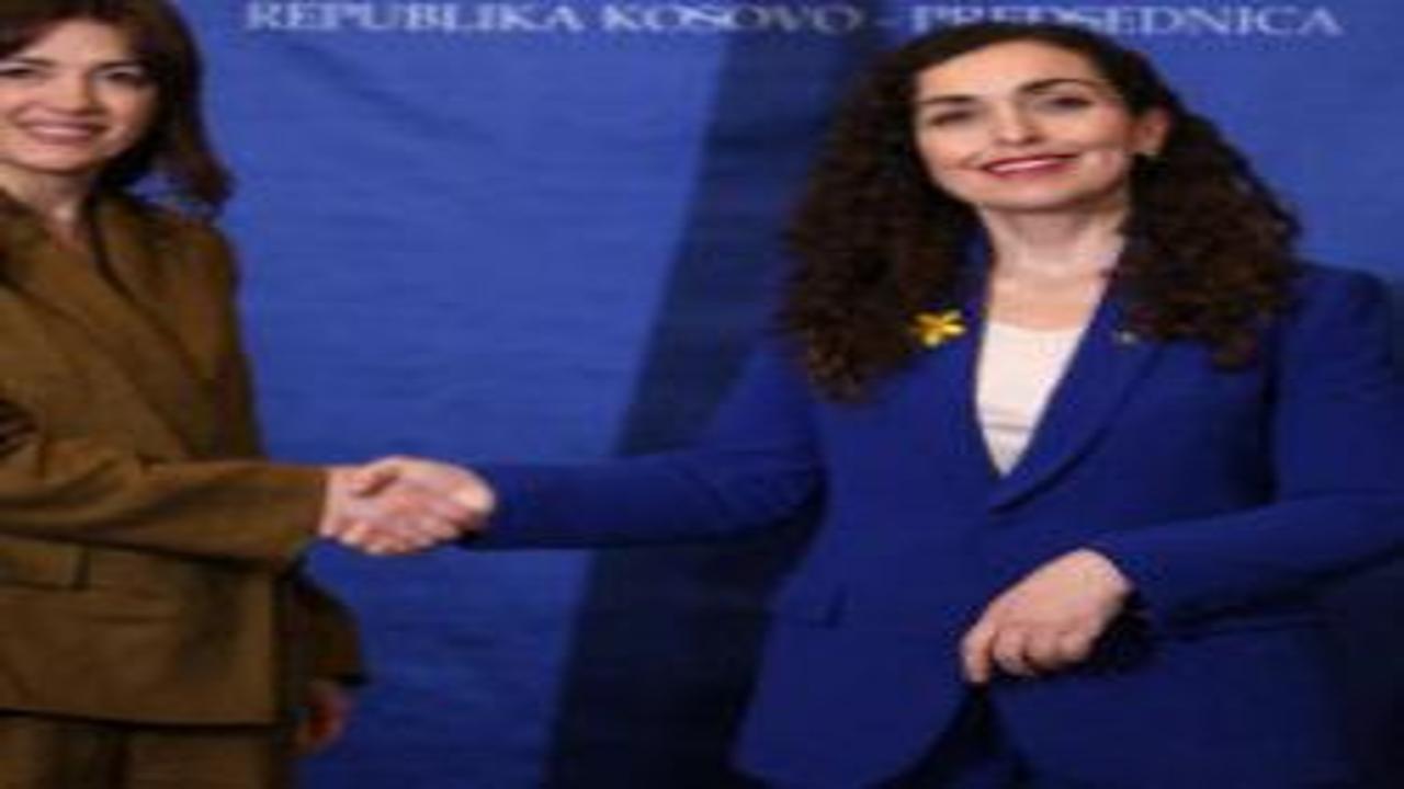 Kosova'da yeni dönem! Osmani görevi devretti