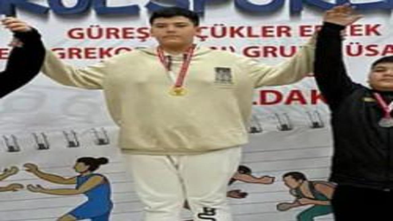 Konya Büyükşehir Belediyespor Güreş Takımı'ndan tam 9 madalya!