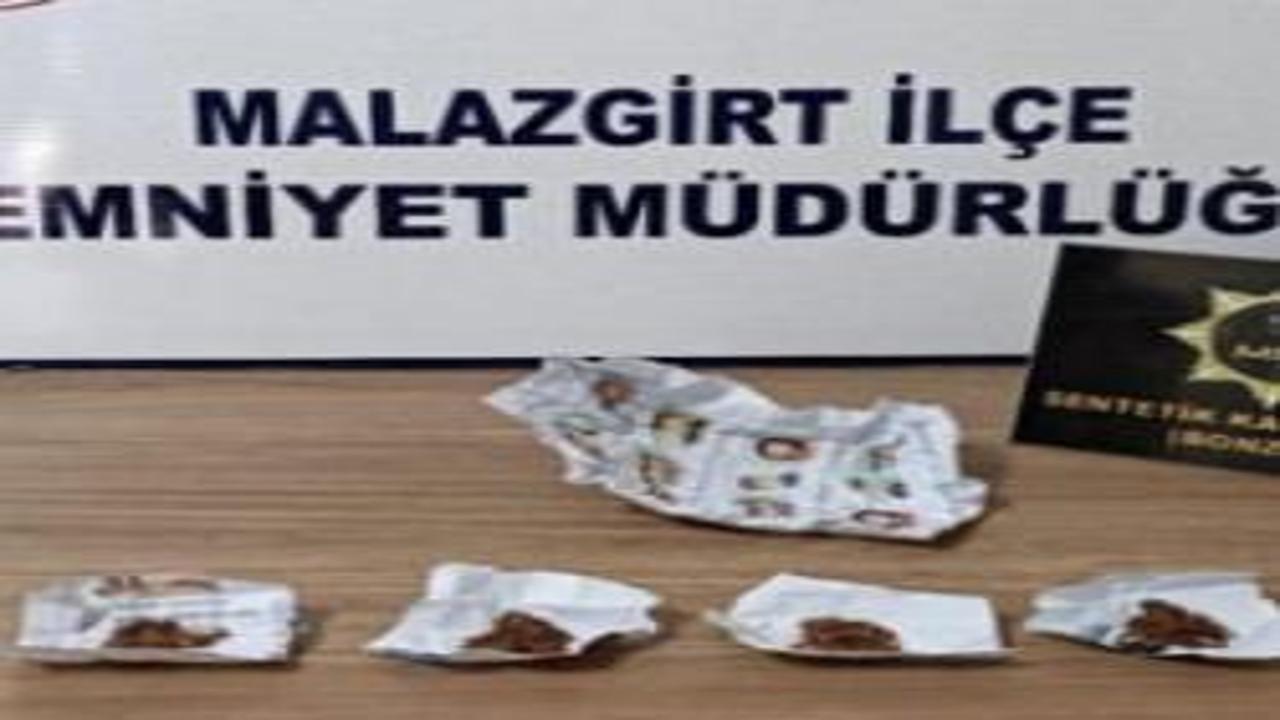 Muş’ta uyuşturucu operasyonları: Aracın gizli bölmesinden yüzlerce gram zehir çıktı!