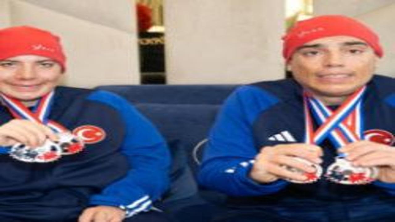 Otizmli ikiz kardeşler başarılarıyla göz dolduruyorlar!