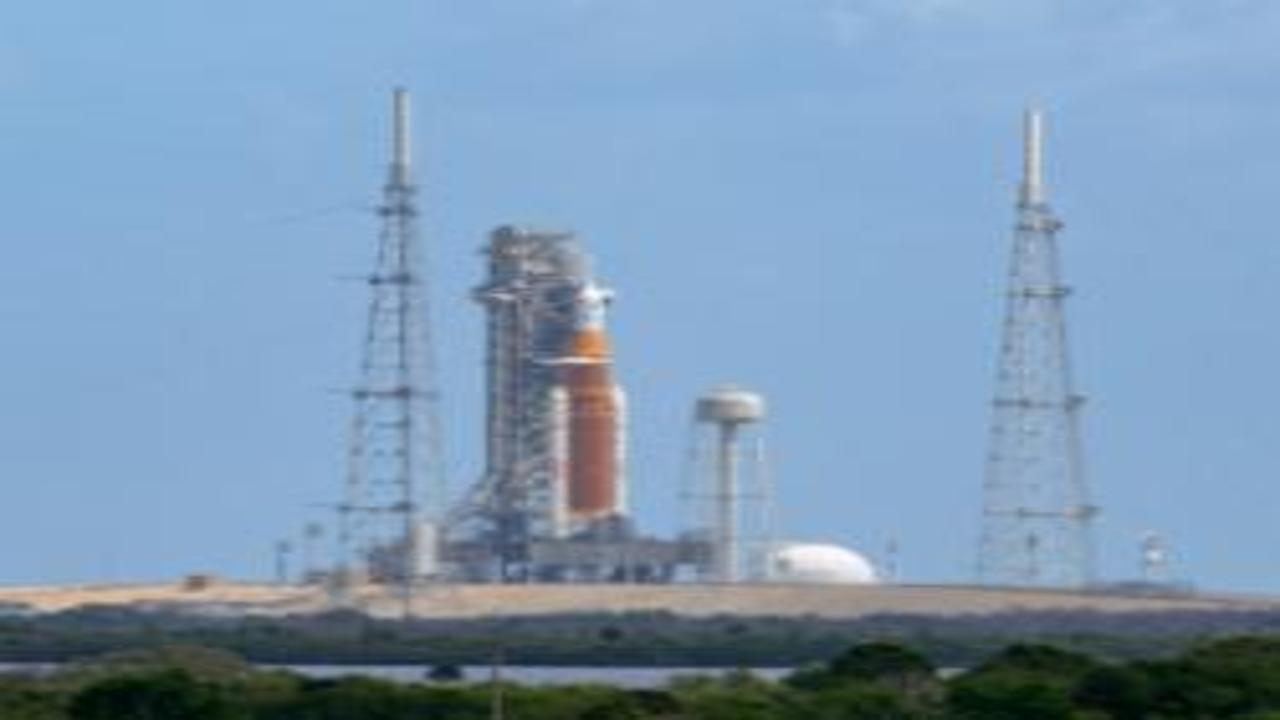 Tarihi uçuş başladı! NASA 50 yıl sonra Ay'a dönüyor