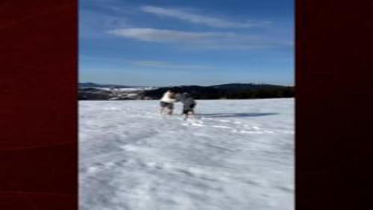 Trabzonspor teknik direktörü Fatih Tekke Galatasaray  galibiyetini karda kutladı