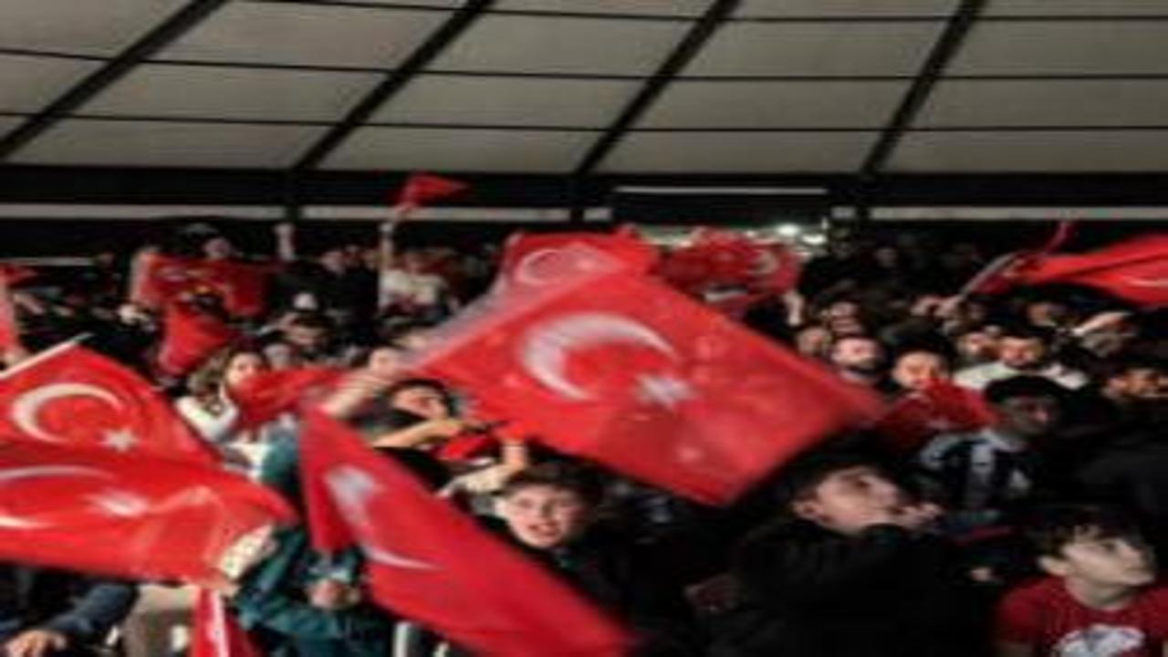 Türkiye Dünya Kupası'nı kutluyor! Vatandaşlar sokağa döküldü