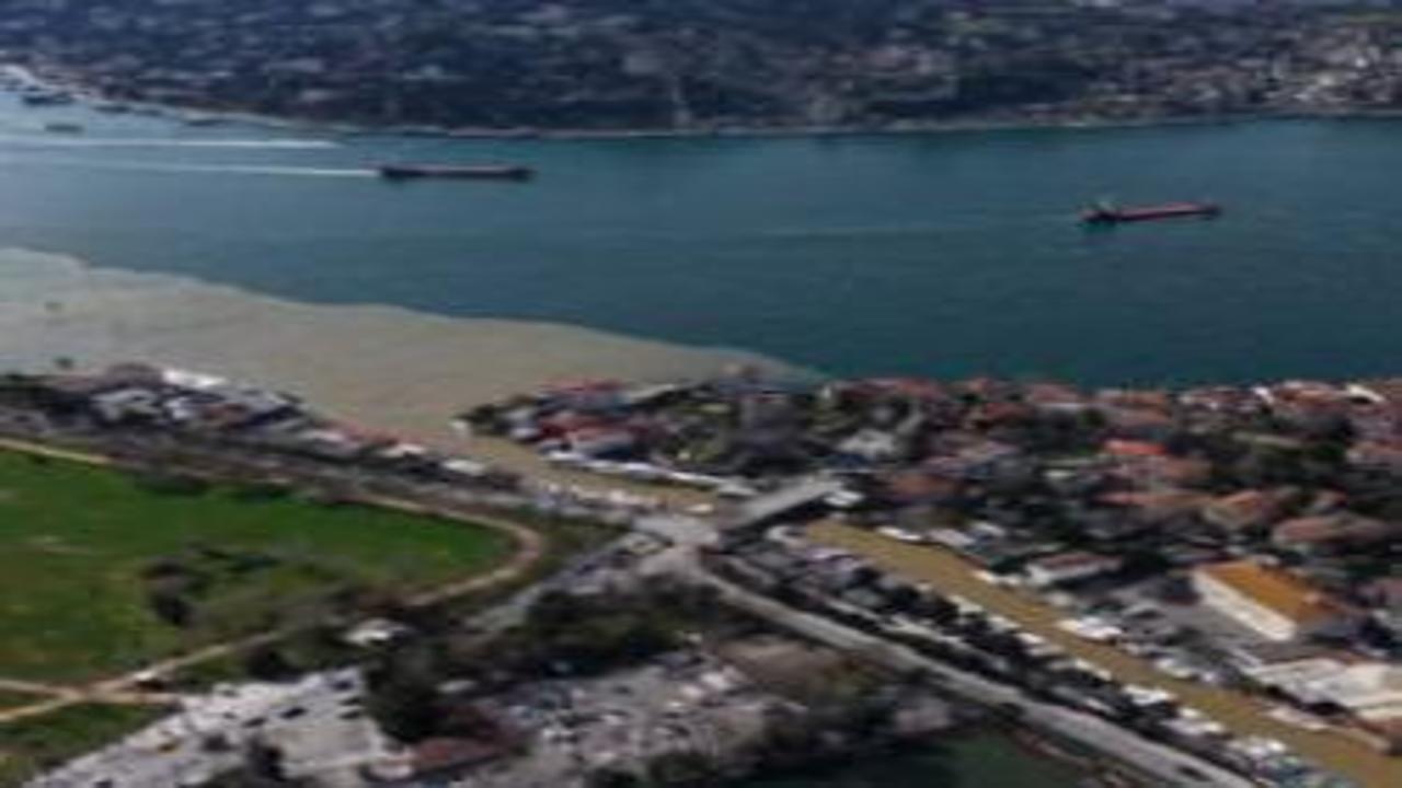 Yağışların ardından İstanbul Boğazı ve Haliç'in rengi değişti!