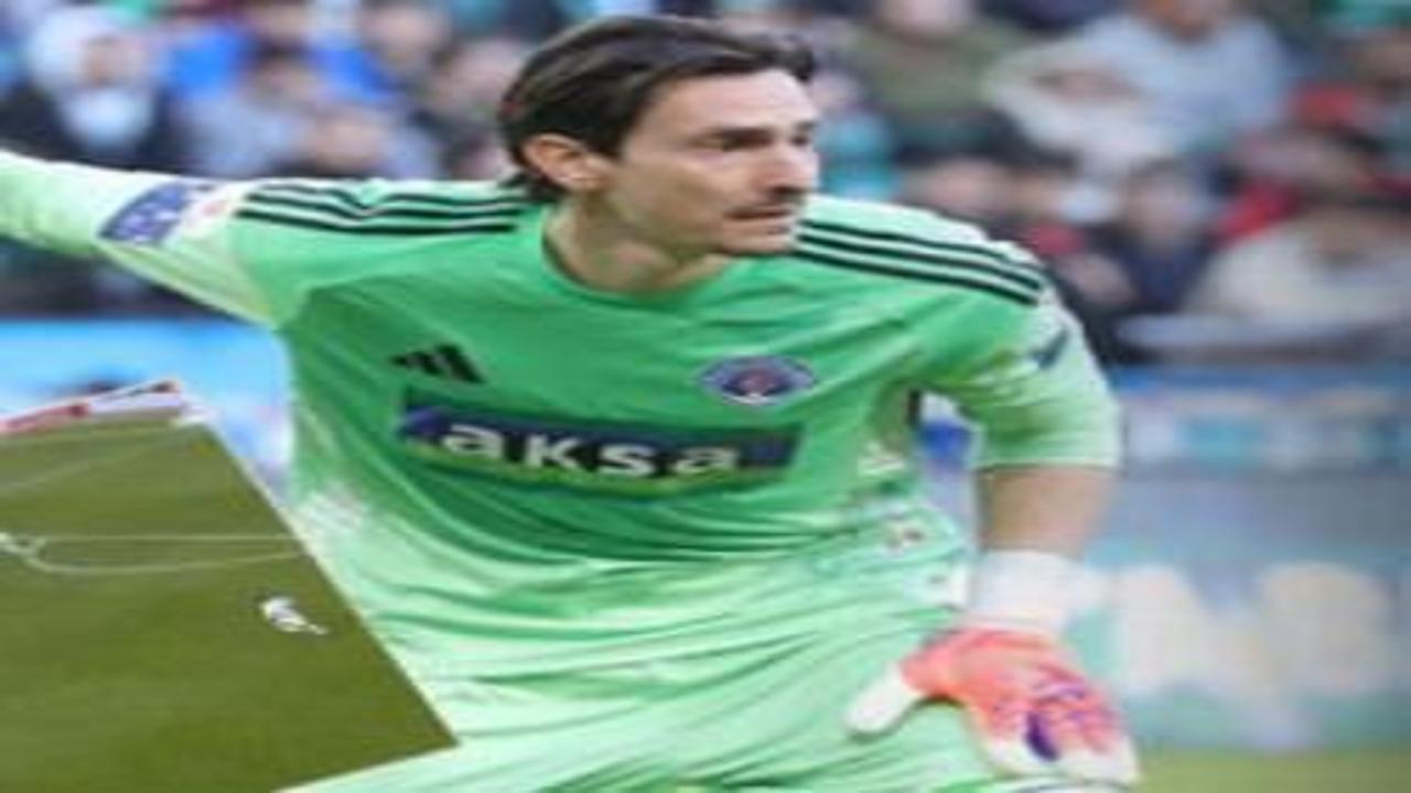 Süper Lig'de harika gol! Kasımpaşa kalecisi Gianniotis, kendi sahasından gol attı