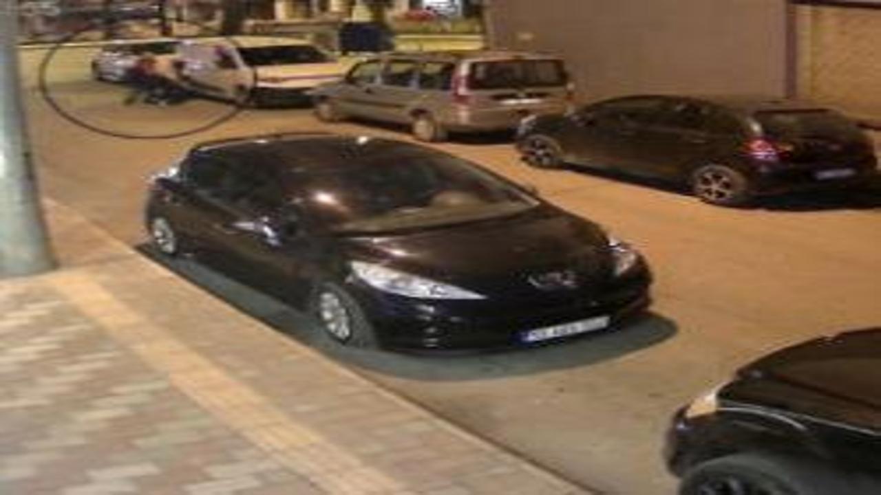 Sokak ortasında dayak yediği kişiyi dört kurşunla vurdu
