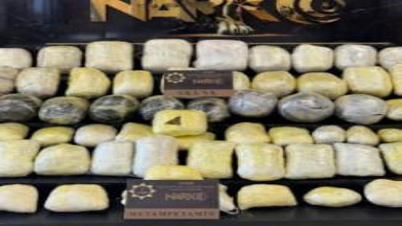 Van'da zehir sevkiyatına jandarma darbesi: Gizli bölmeden kilolarca uyuşturucu çıktı!