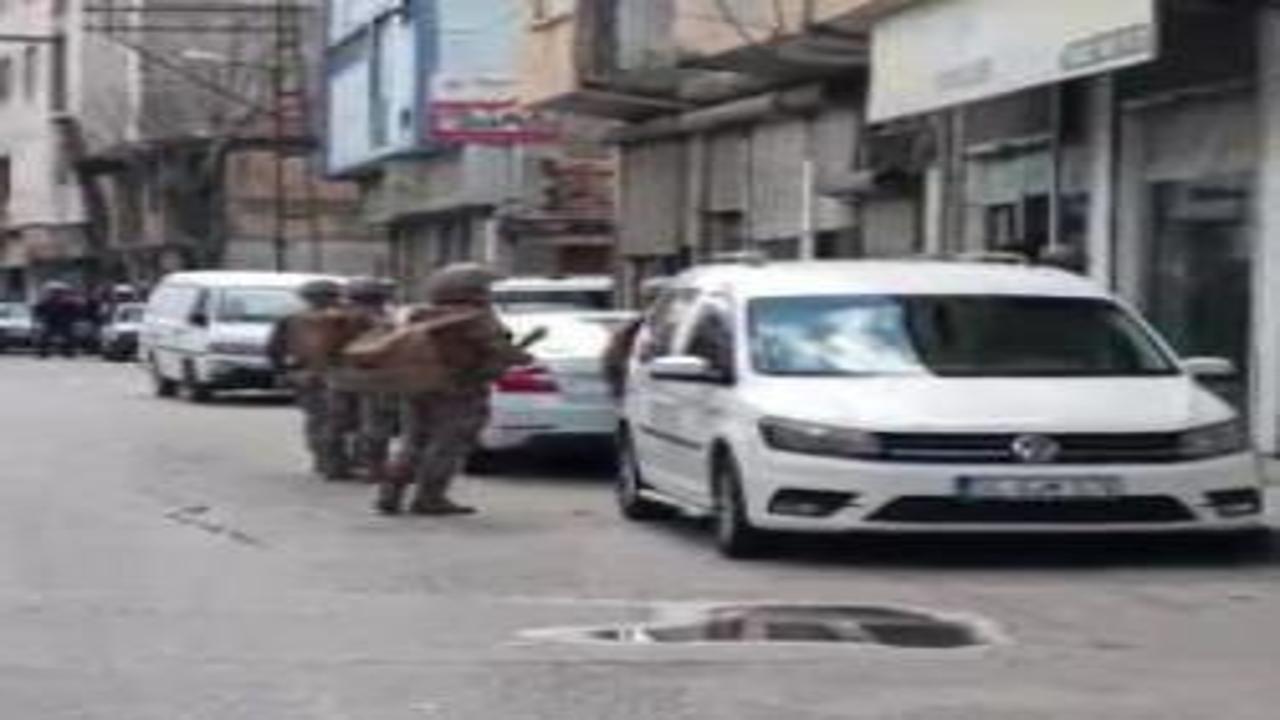 5 kişiyi rehin alan cezaevi firarisi, ikna edilip gözaltına alındı