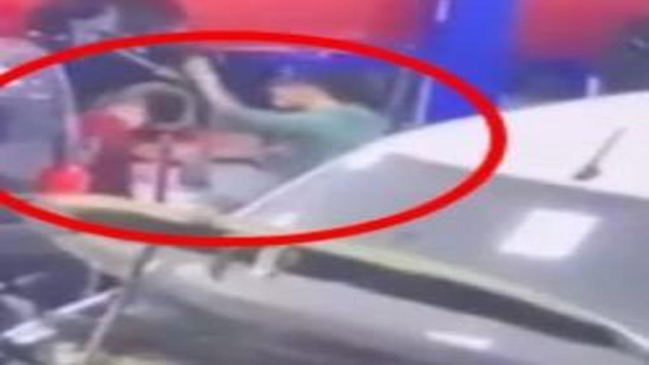 Çırağa, ‘telefonuma baktın’ dayağı: Acımasızca dövdü