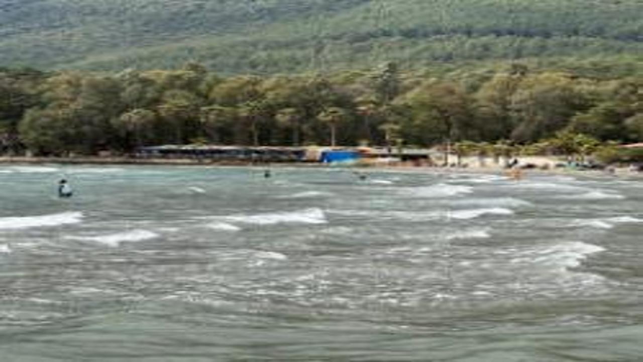 Akyaka’da sezon erken açıldı: 16 derecede deniz keyfi!