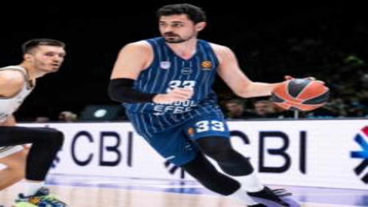 Anadolu Efes, deplasmanda farklı galip