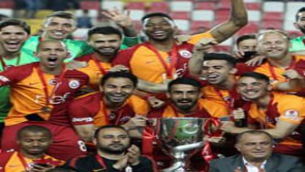 Galatasaray'ın eski yıldızı futbolu bıraktı! 2 yılda 3 kupa kazanmıştı