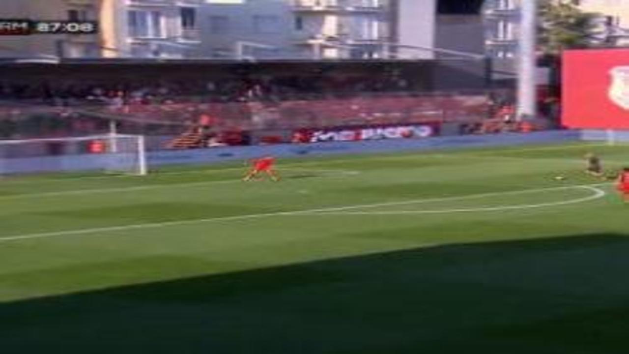 Hamza Akman'ın boş kaleye atamadığı gol saç baş yoldurdu