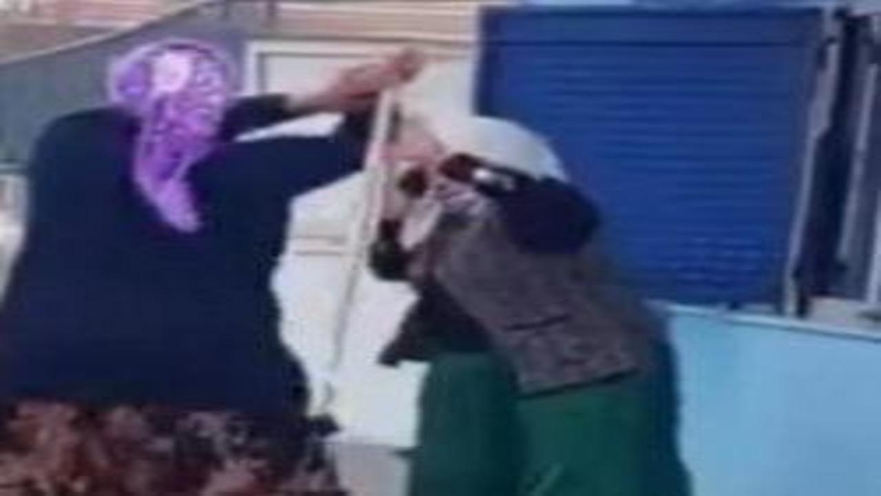 Iğdır'da okul bahçesinde sopalı kavga! Olay anı kamerada