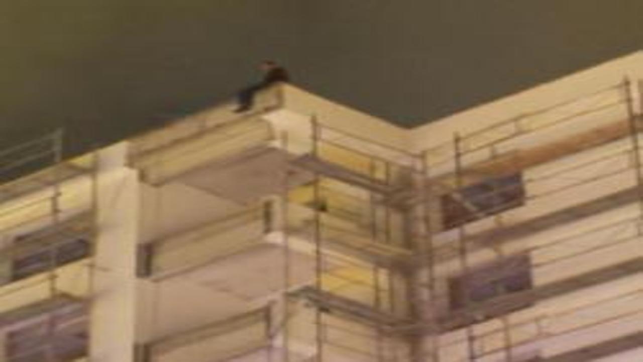 İntihara kalkışan şahsı polis 3 saatte ikna etti