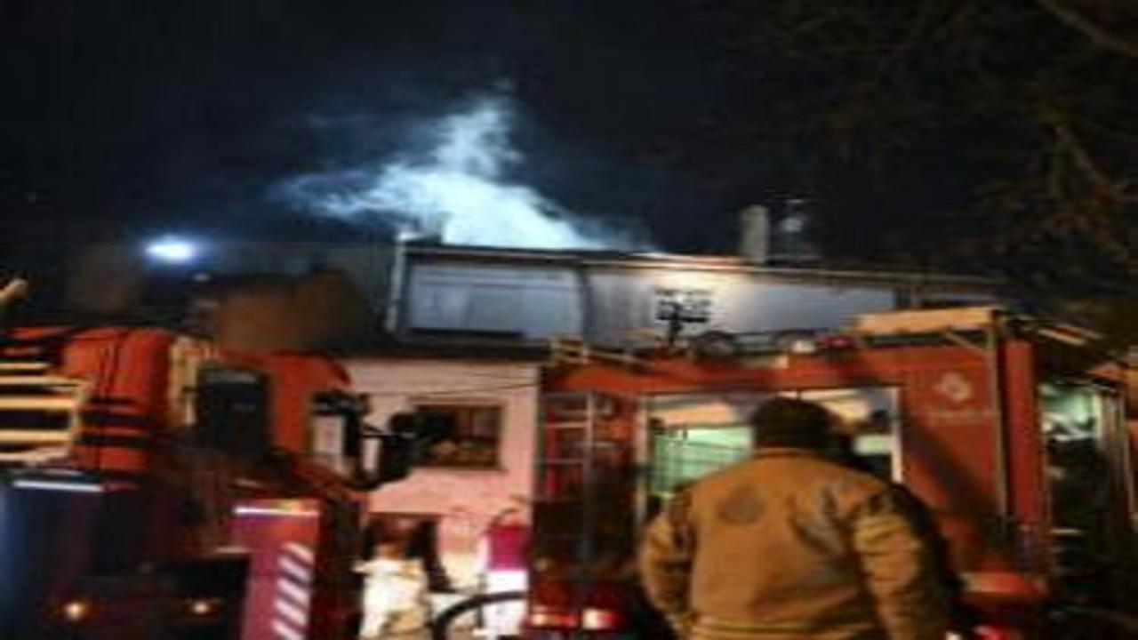 İstanbul'da apartmanda yangın