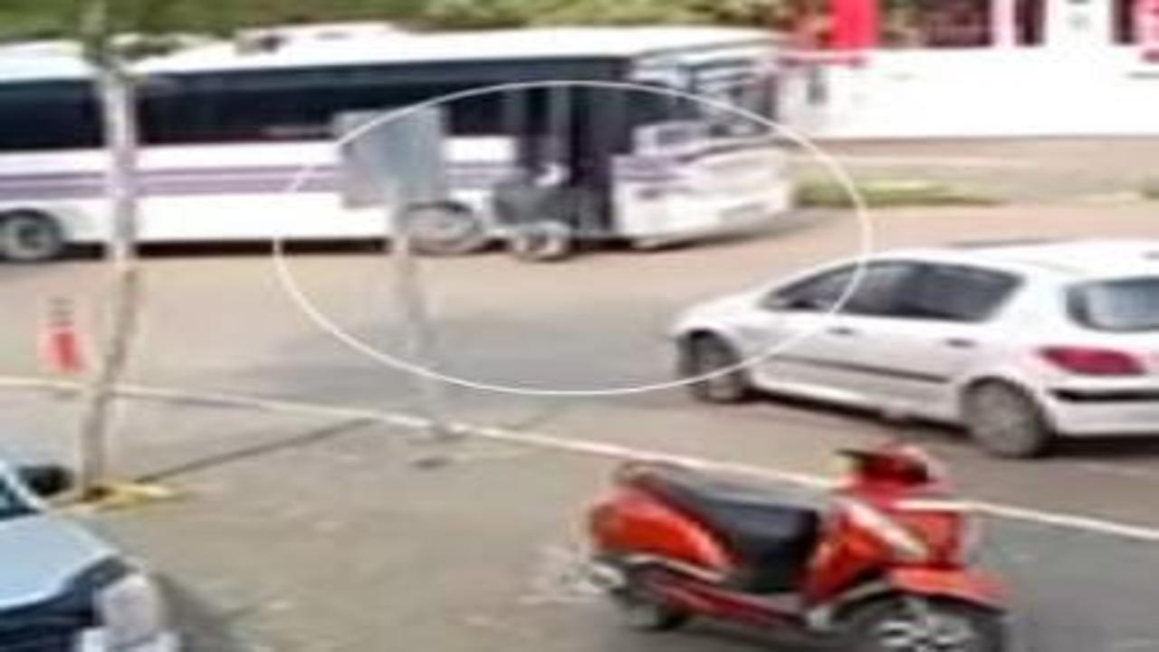 Kapısı açık unutulan otobüsten yaşlı adam düştü!