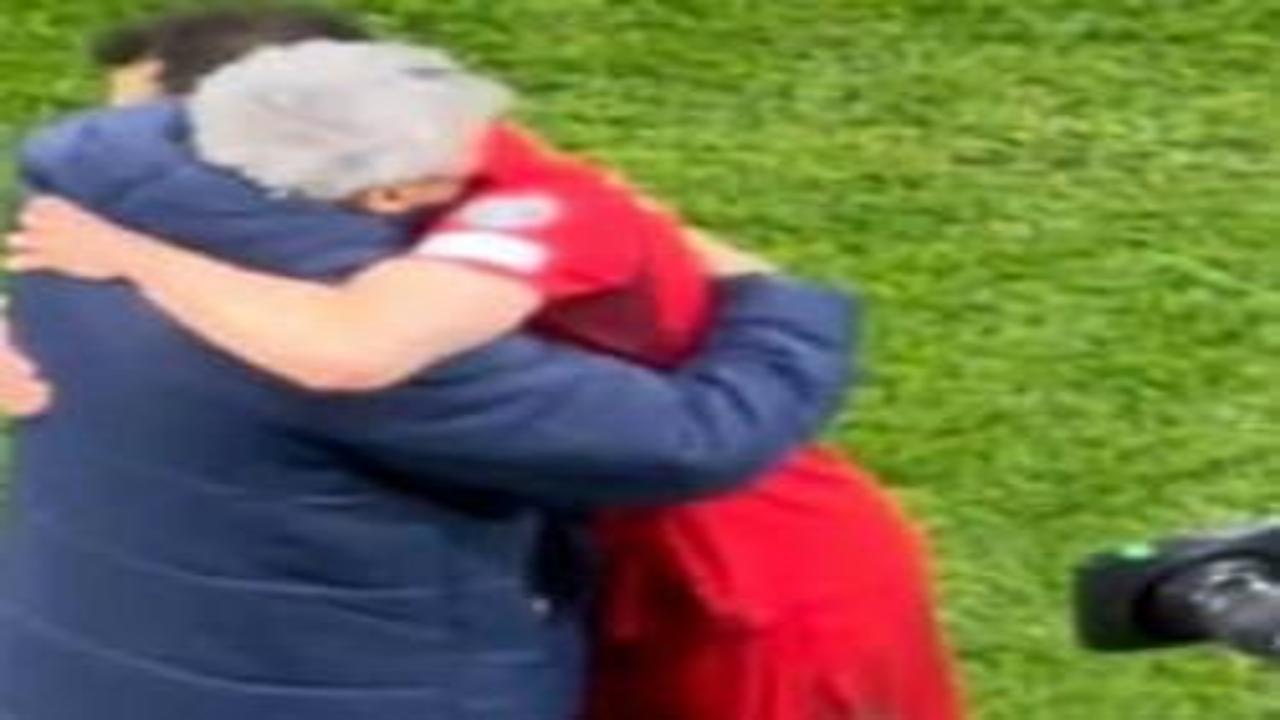 Lucescu ve Hakan Çalhanoğlu'nun son sarılışı