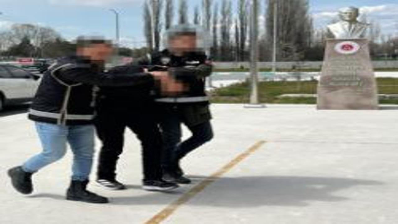 Saldırı hazırlığında olan 2 şüpheli yakalandı! Araçtaki aramada el bombası ele geçirildi