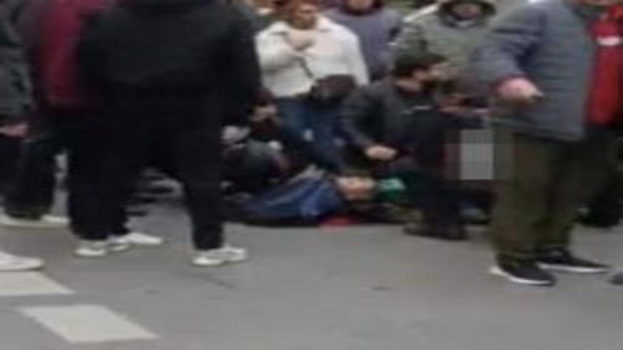 Sultangazi'de yasağı dinlemeyip dönmeye çalıştı, motosikletliye böyle çarptı