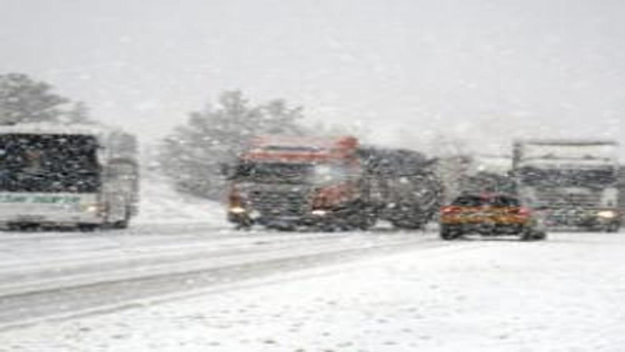 Türkiye'nin dört bir yanında bahar ortasında kar yağışı: Erzurum, Sivas, Rize, Sinop...