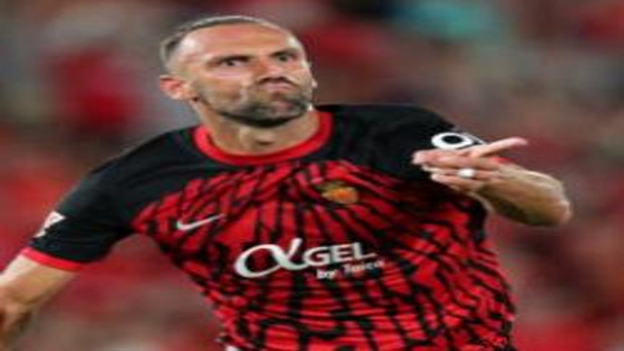 Vedat Muriqi durdurulamıyor! Tarihe geçti!