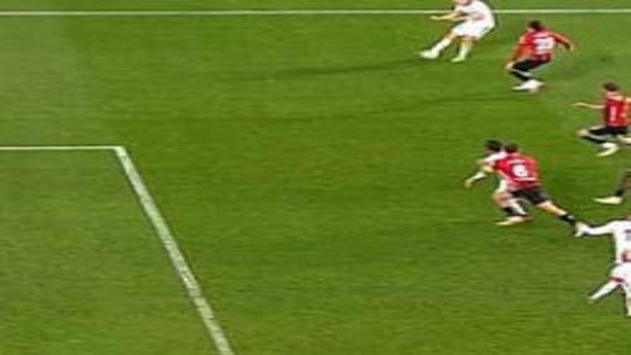 Galatasaray'ın golü ofsayta takıldı! Eski hakemler pozisyonu yorumladı