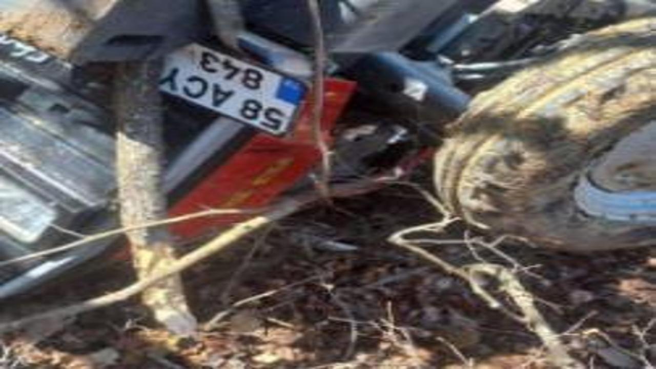 Sivas'ta korkunç kaza! Traktör devrildi, 2 kardeşten 1'i öldü