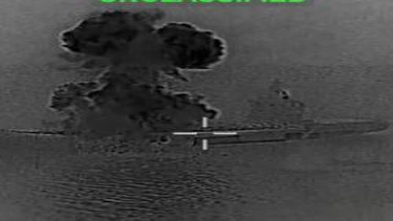 ABD ordusu Pasifik'te 2 gemiyi vurdu! Ölüler var