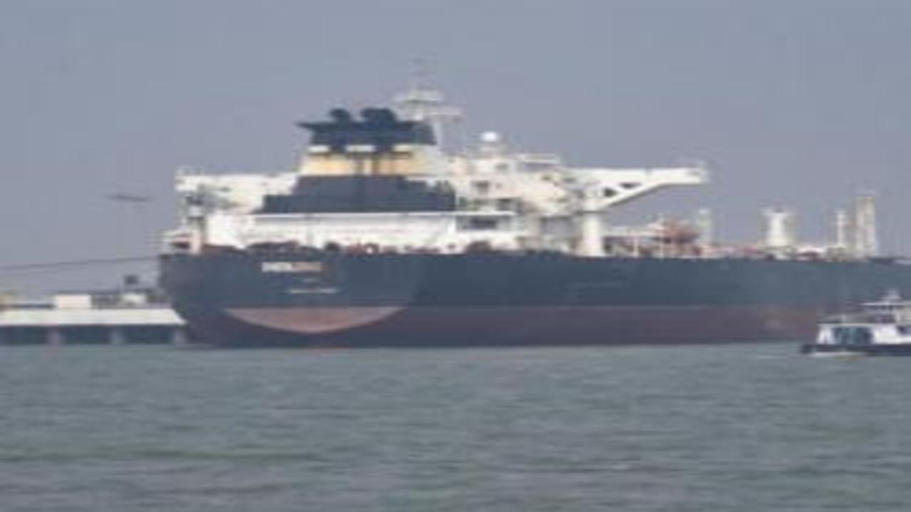 ABD'nin ablukası daha ilk günden delindi! Çin gemisi rotasını bozmadı, Hürmüz'den geçti