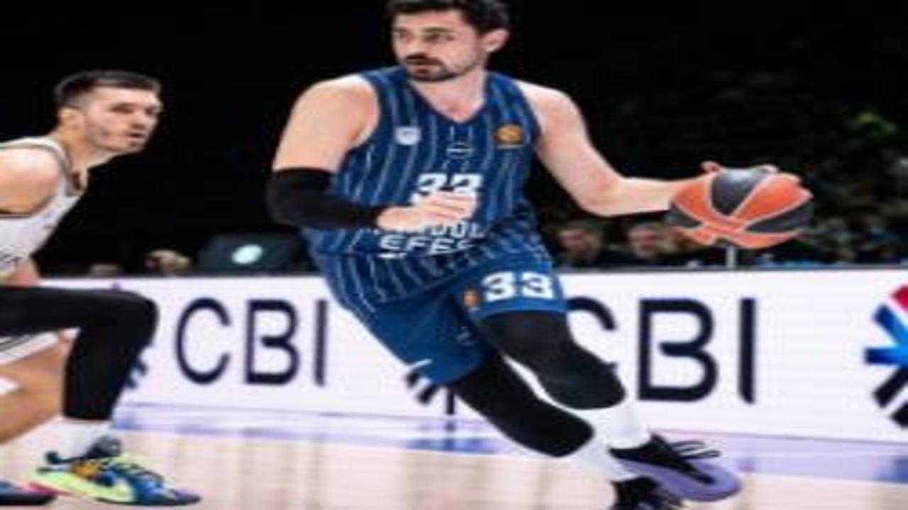 Anadolu Efes EuroLeague'de sezonu Ergin Ataman'a karşı kapatıyor!