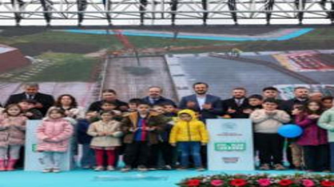 Arnavutköy'de 3 yeni eser hizmete açıldı, yaşam merkezinin temeli atıldı