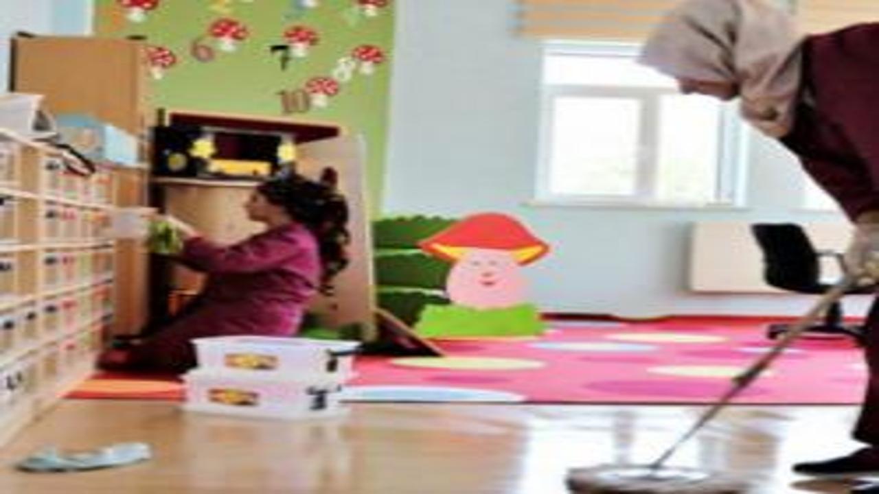 'Başı açık' personel arayan firma geri adım attı: 'Müşteri böyle istiyor'