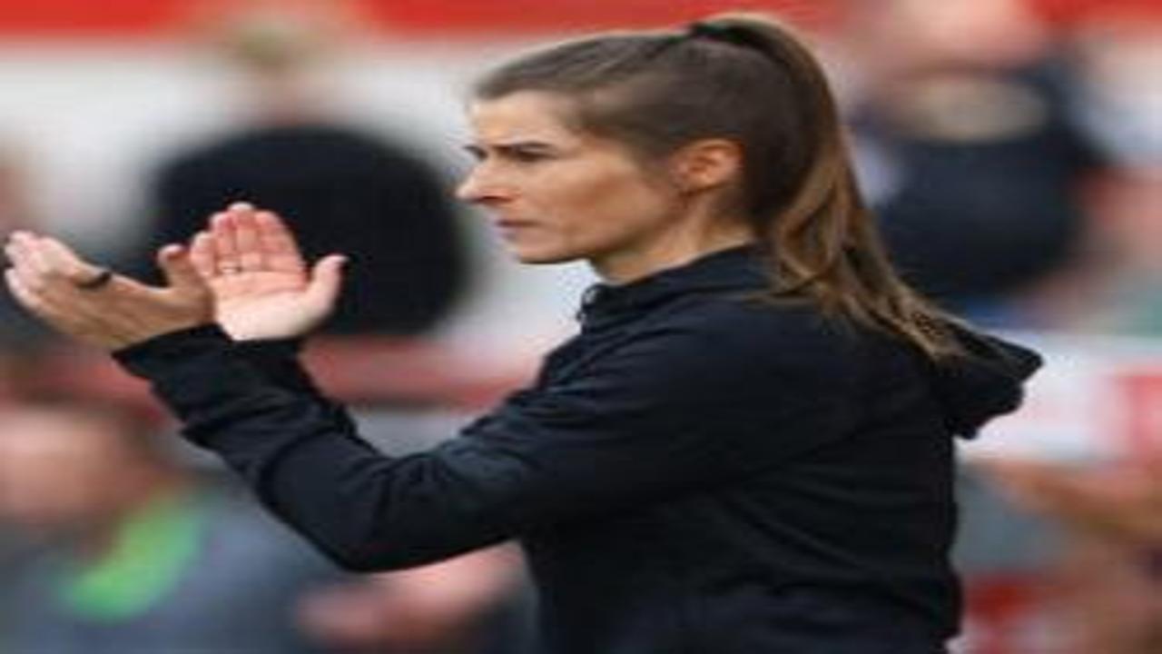 Bundesliga'da tarihe geçen Marie-Louise Eta, ilk maçına çıktı