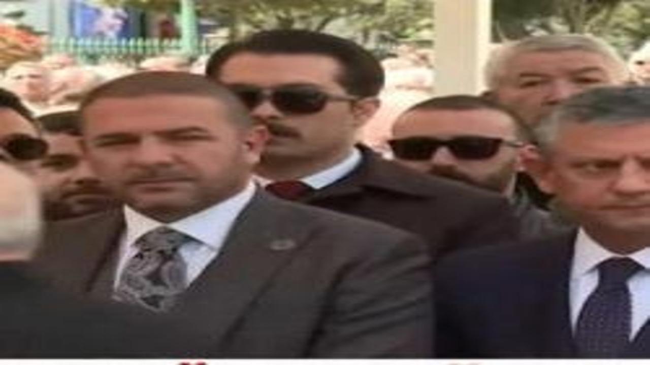 Cindoruk'un cenaze töreninde Kemal Kılıçdraoğlu Özgür Özel'i görmezden geldi