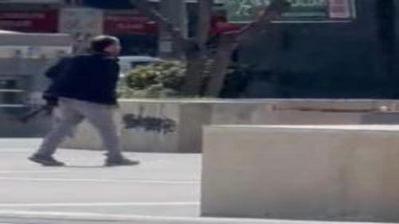 Diyarbakır'da pompalı tüfek dehşeti! Rastgele ateş açtı, polis son anda durdurdu