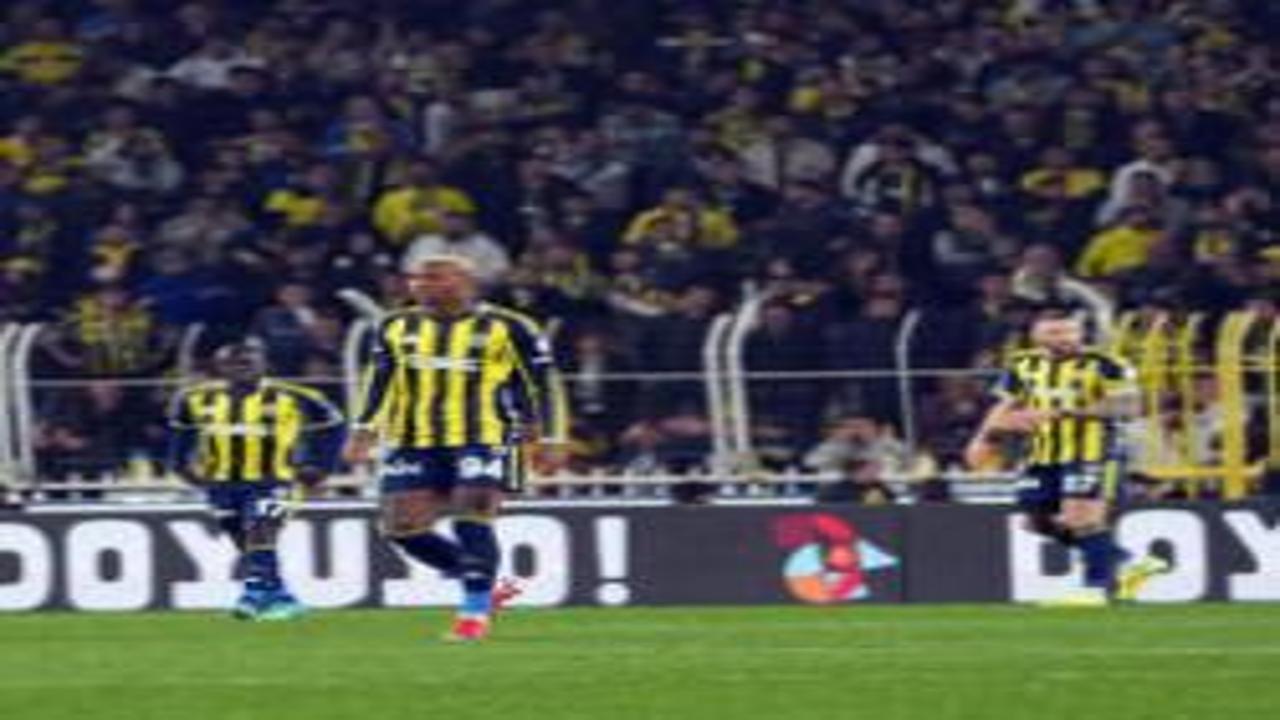 Fenerbahçe derbi öncesi avantajını kaybetti