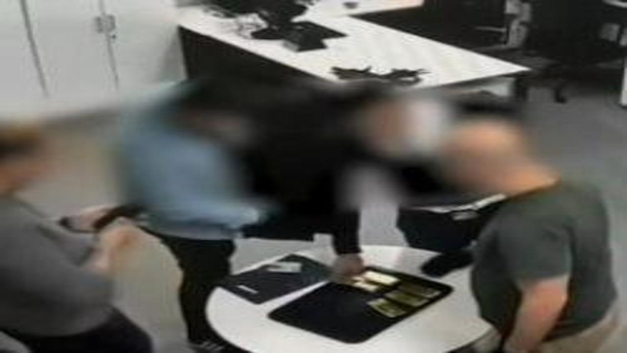 Interpol tarafından 'Kırmızı Bültenle' aranan altın kaçakçısı İstanbul'da yakalandı